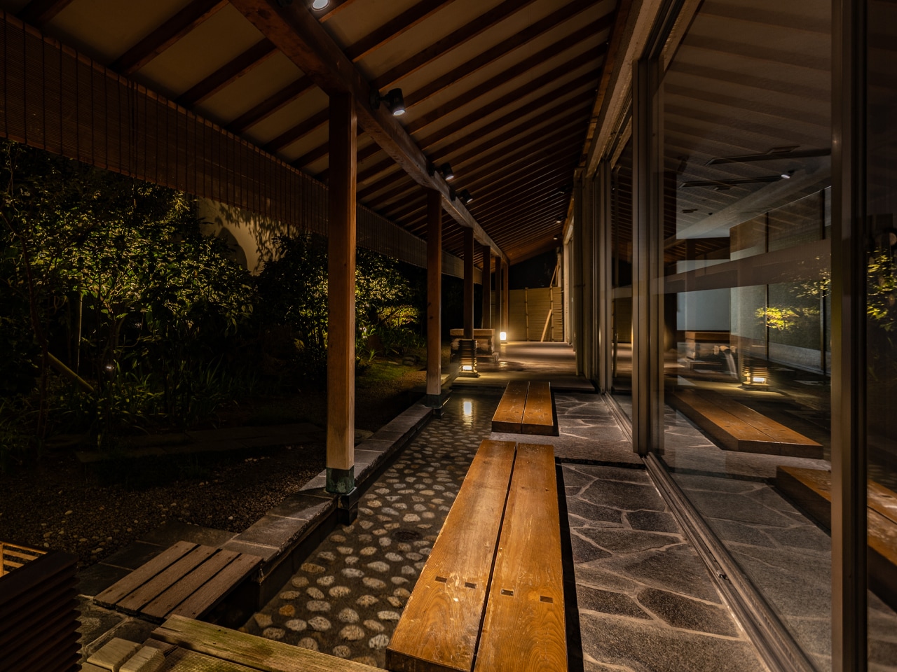 どなたでも自由にご利用いただける足湯「歩歩歩（ふふふ）」